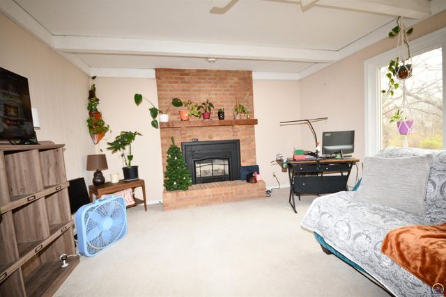 715 NW 35th ST, Topeka, KS 66617