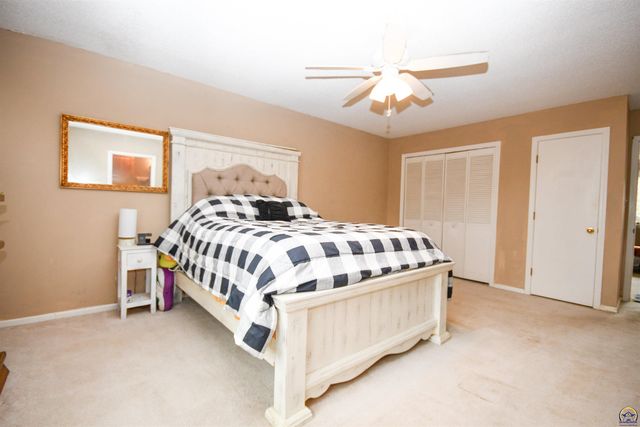 715 NW 35th ST, Topeka, KS 66617