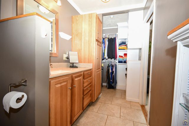 715 NW 35th ST, Topeka, KS 66617