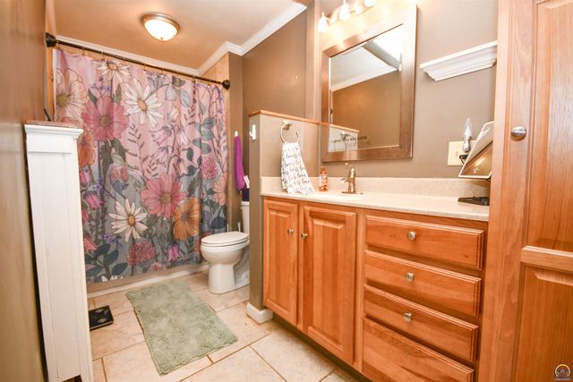 715 NW 35th ST, Topeka, KS 66617