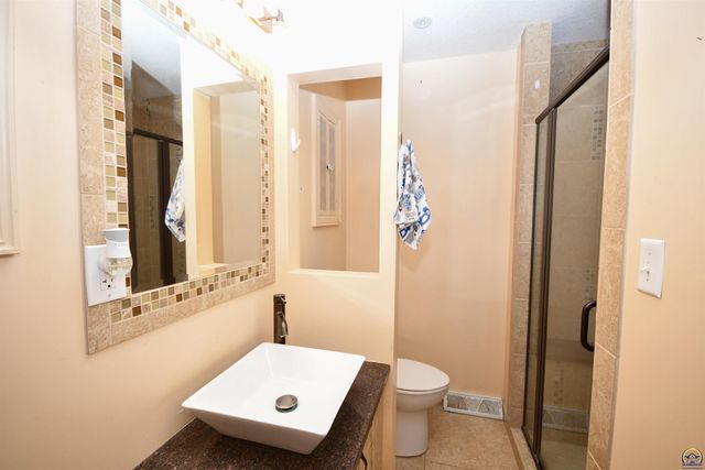 715 NW 35th ST, Topeka, KS 66617