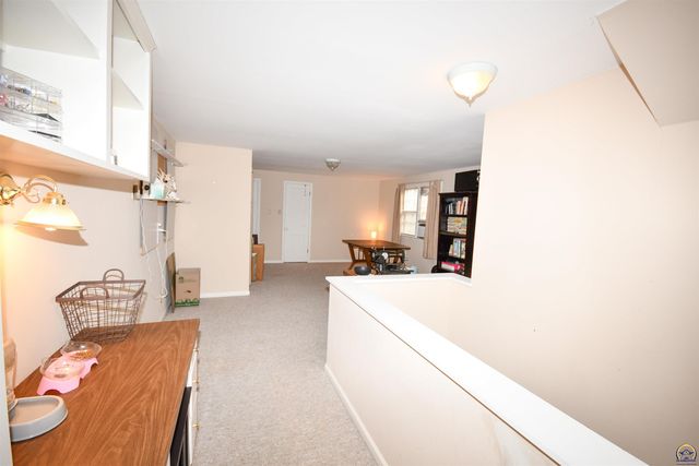 715 NW 35th ST, Topeka, KS 66617