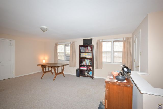 715 NW 35th ST, Topeka, KS 66617