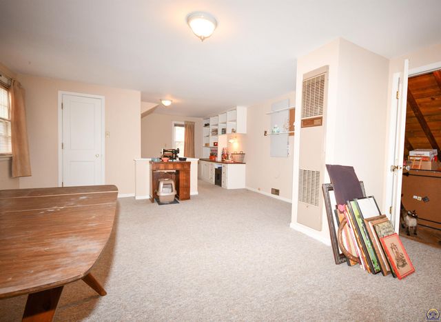 715 NW 35th ST, Topeka, KS 66617