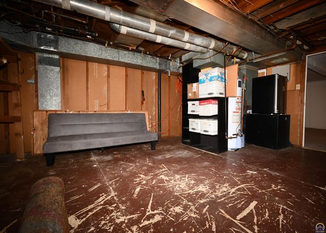 715 NW 35th ST, Topeka, KS 66617