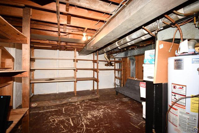 715 NW 35th ST, Topeka, KS 66617