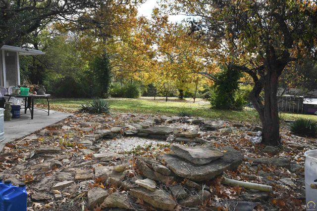 715 NW 35th ST, Topeka, KS 66617