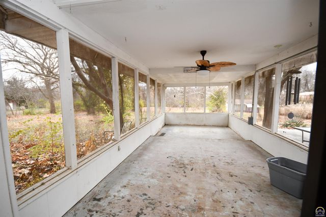 715 NW 35th ST, Topeka, KS 66617