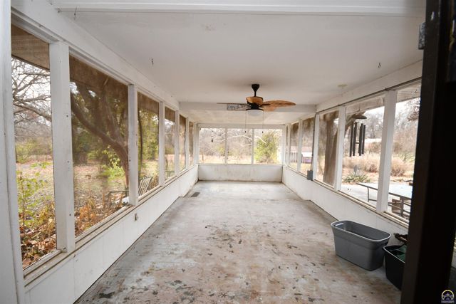 715 NW 35th ST, Topeka, KS 66617