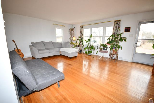 715 NW 35th ST, Topeka, KS 66617