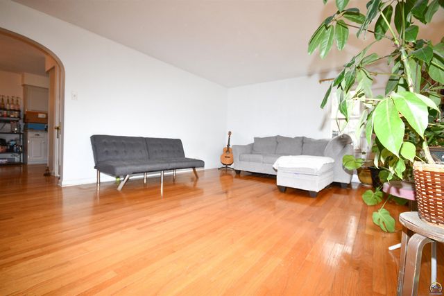 715 NW 35th ST, Topeka, KS 66617