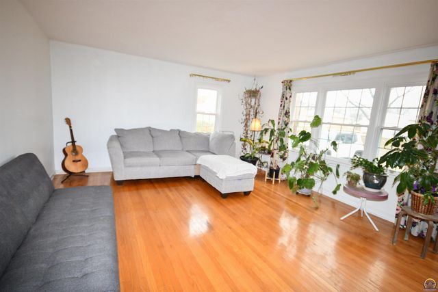 715 NW 35th ST, Topeka, KS 66617