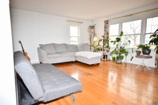 715 NW 35th ST, Topeka, KS 66617