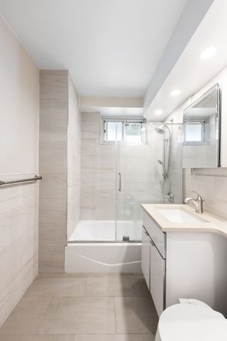 215 Park Row Apt 12C, New York City, NY 10038