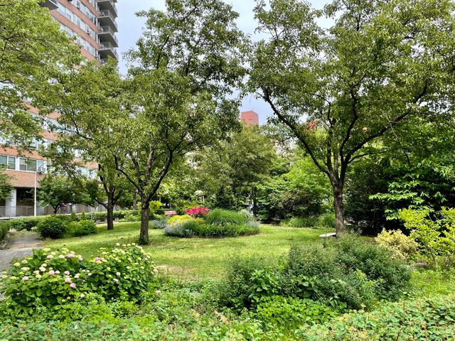 215 Park Row Apt 12C, New York City, NY 10038