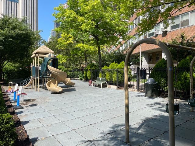 215 Park Row Apt 12C, New York City, NY 10038