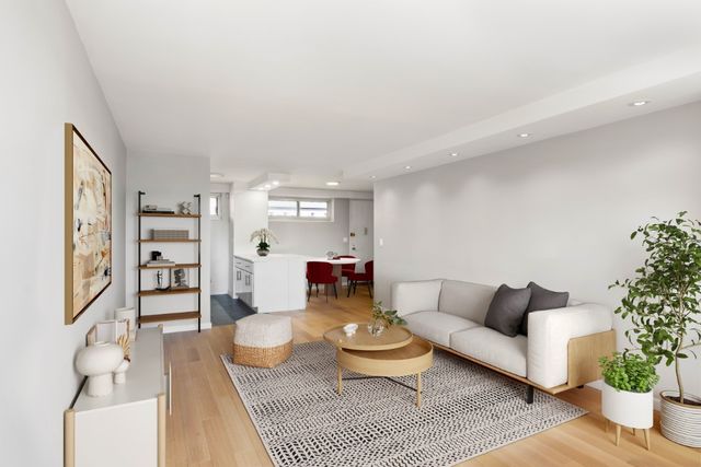 215 Park Row Apt 12C, New York City, NY 10038