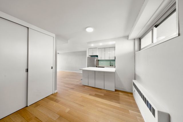 215 Park Row Apt 12C, New York City, NY 10038
