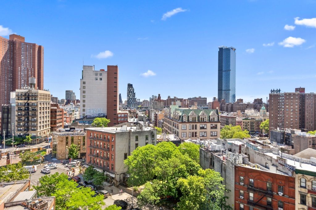 215 Park Row Apt 12C, New York City, NY 10038
