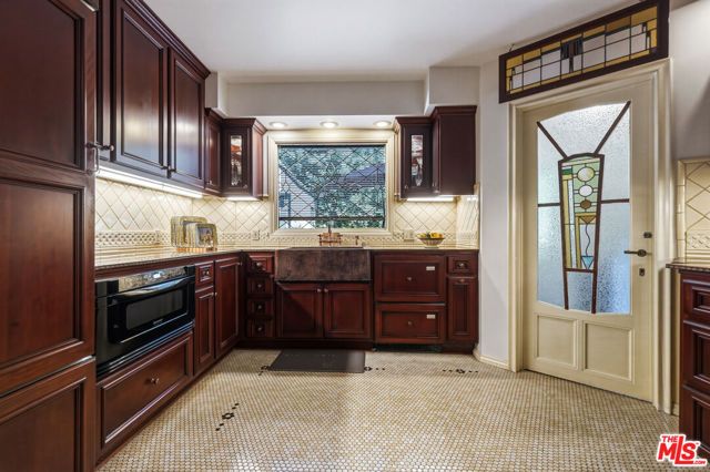 1242 N Isabel Street, Glendale, CA 91207