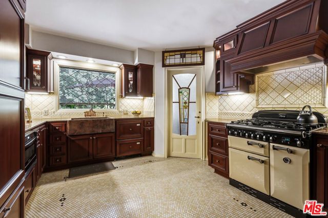 1242 N Isabel Street, Glendale, CA 91207