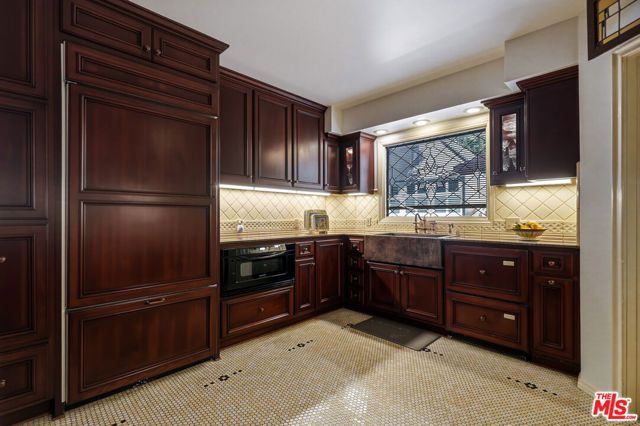 1242 N Isabel Street, Glendale, CA 91207