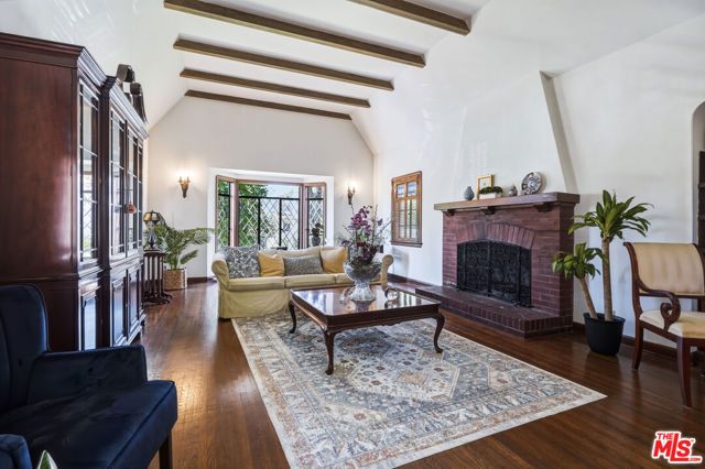 1242 N Isabel Street, Glendale, CA 91207