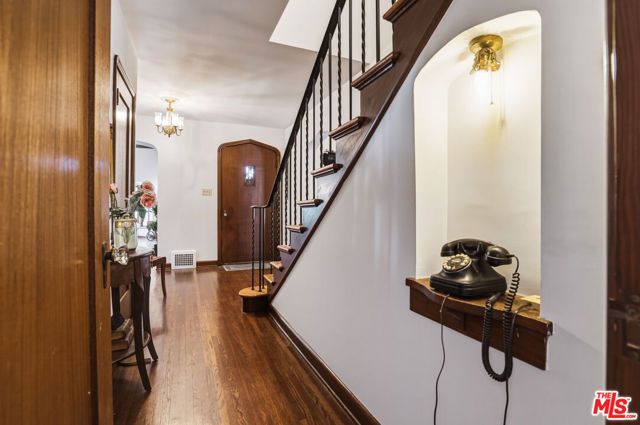 1242 N Isabel Street, Glendale, CA 91207