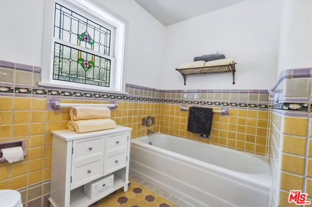 1242 N Isabel Street, Glendale, CA 91207