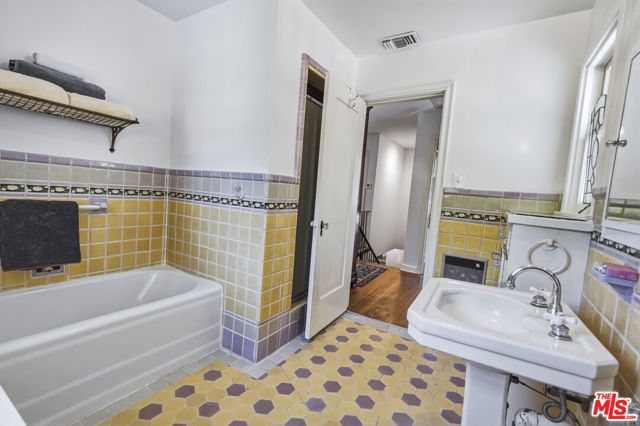 1242 N Isabel Street, Glendale, CA 91207