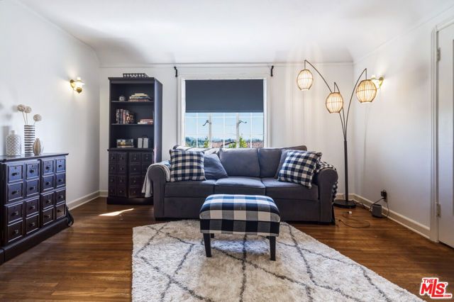 1242 N Isabel Street, Glendale, CA 91207