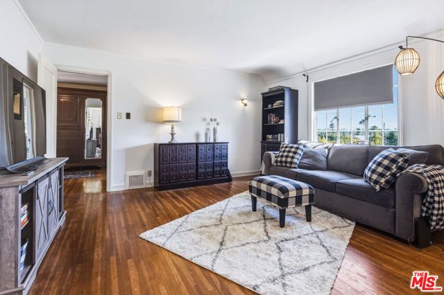 1242 N Isabel Street, Glendale, CA 91207