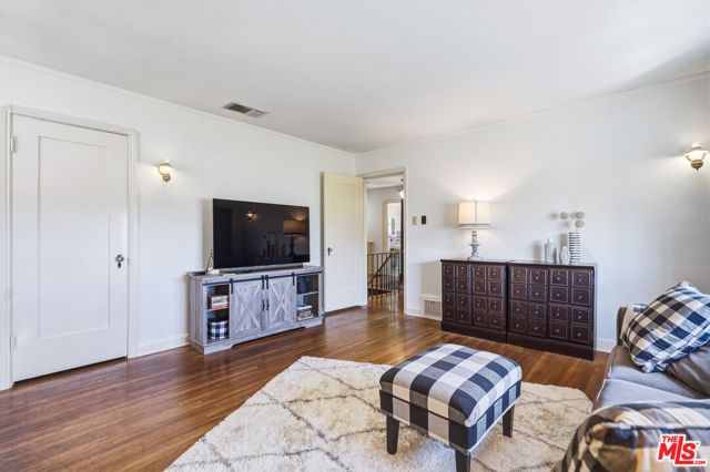 1242 N Isabel Street, Glendale, CA 91207