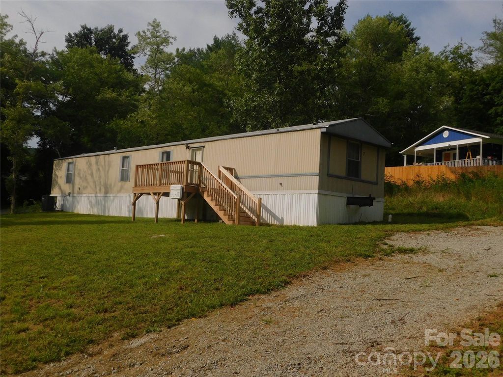 23 Piney Plains Drive, Hendersonville, NC 28739