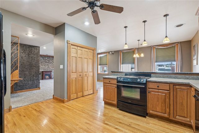 511 1st Ave, Vinton, IA 52349