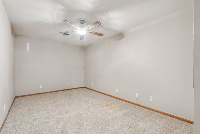 511 1st Ave, Vinton, IA 52349