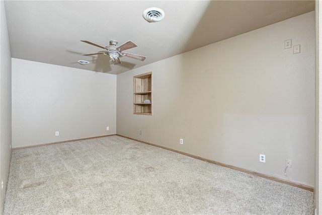 511 1st Ave, Vinton, IA 52349