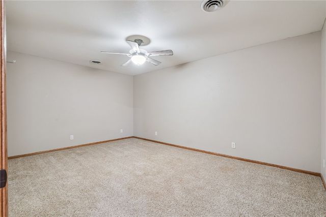 511 1st Ave, Vinton, IA 52349