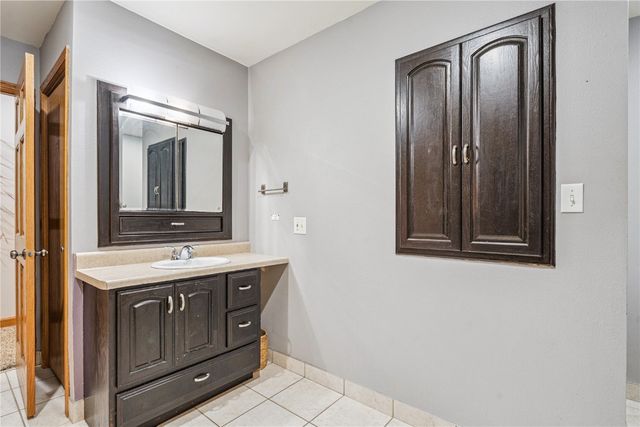 511 1st Ave, Vinton, IA 52349