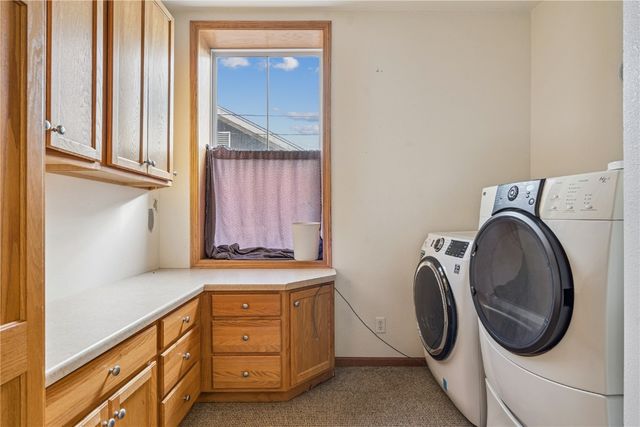 511 1st Ave, Vinton, IA 52349