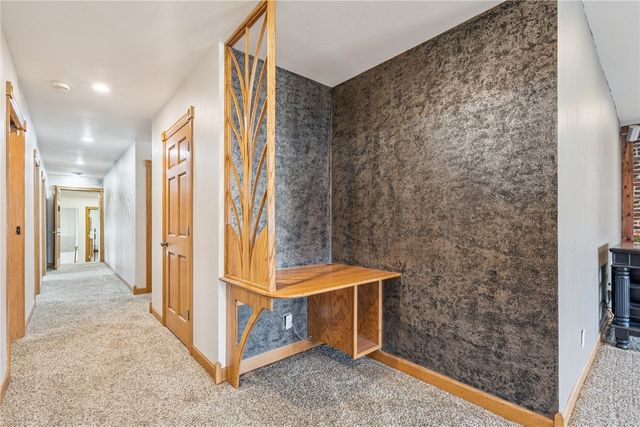 511 1st Ave, Vinton, IA 52349