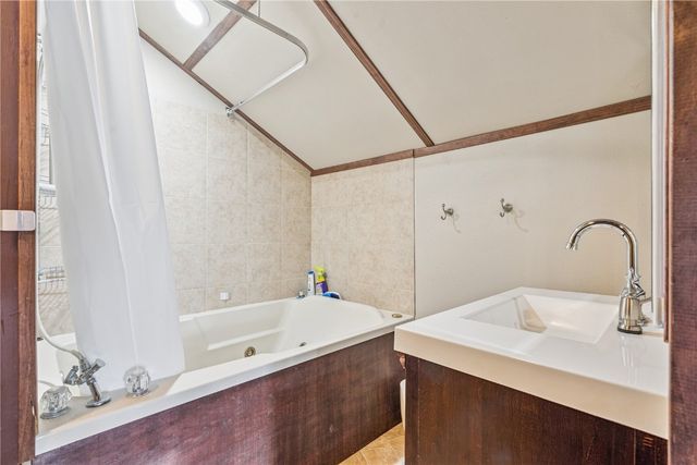 511 1st Ave, Vinton, IA 52349