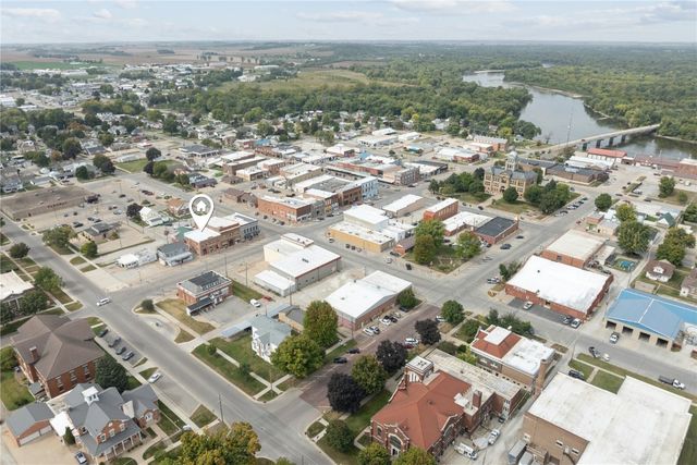 511 1st Ave, Vinton, IA 52349