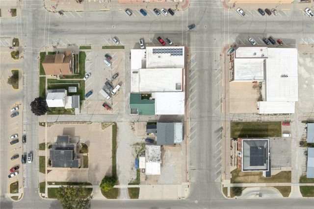 511 1st Ave, Vinton, IA 52349