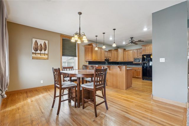 511 1st Ave, Vinton, IA 52349