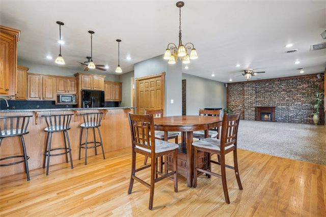 511 1st Ave, Vinton, IA 52349