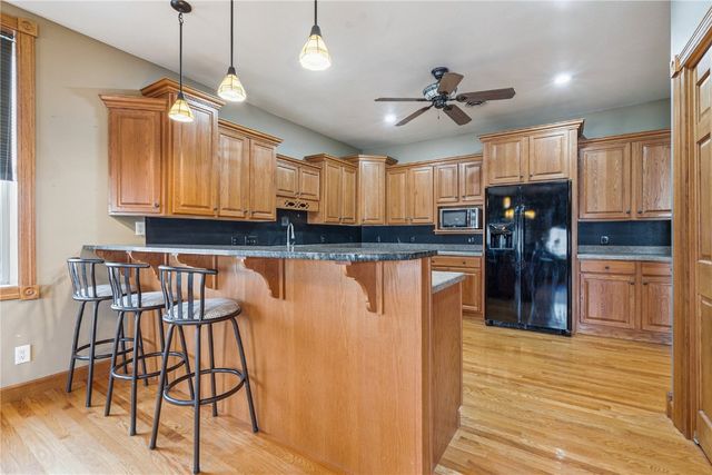 511 1st Ave, Vinton, IA 52349