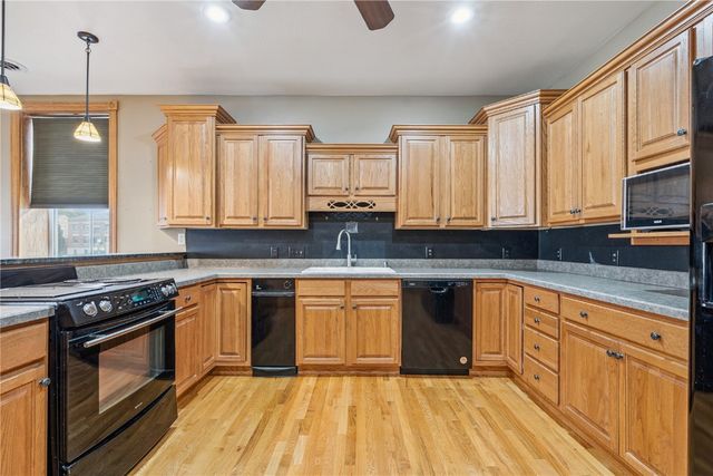 511 1st Ave, Vinton, IA 52349