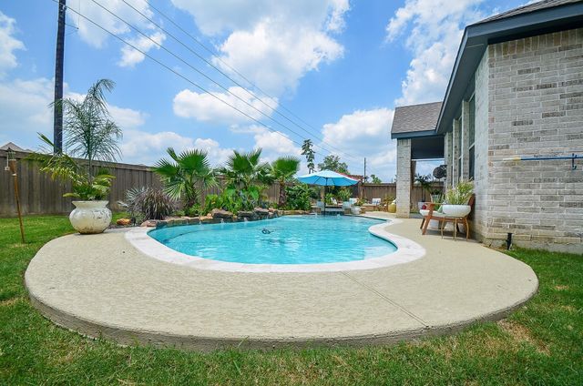 27026 Golden Knoll Drive, Magnolia, TX 77354