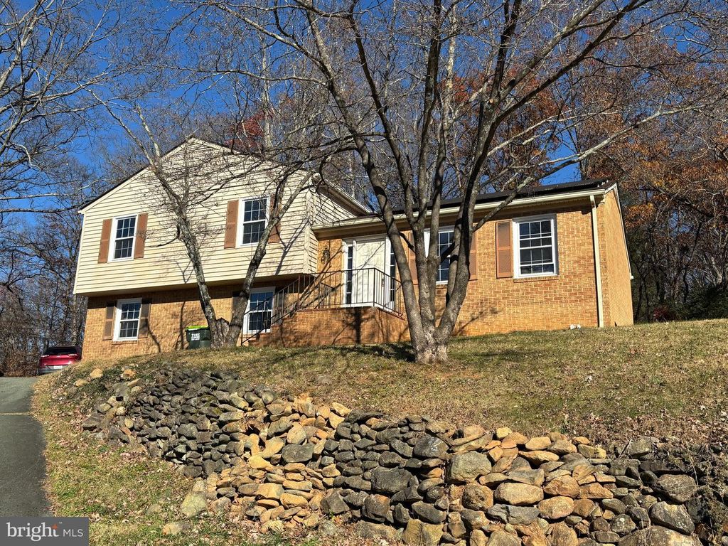 1703 VERMIRA PL, Charlottesville, VA 22901